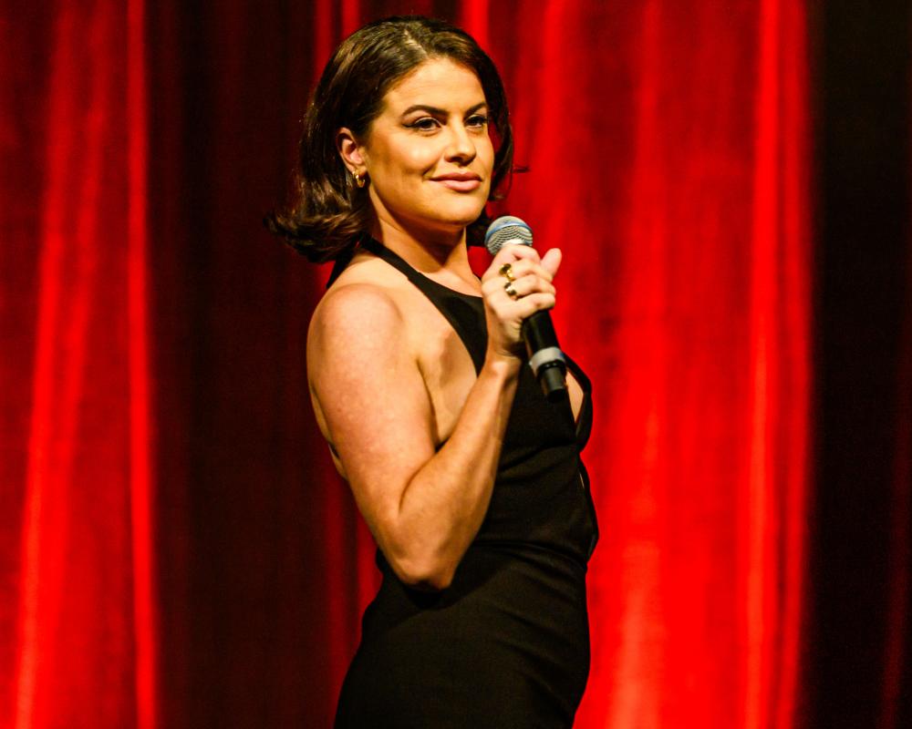 Elouise Eftos Aphrodite Review: Attractive Comedian Questions Love