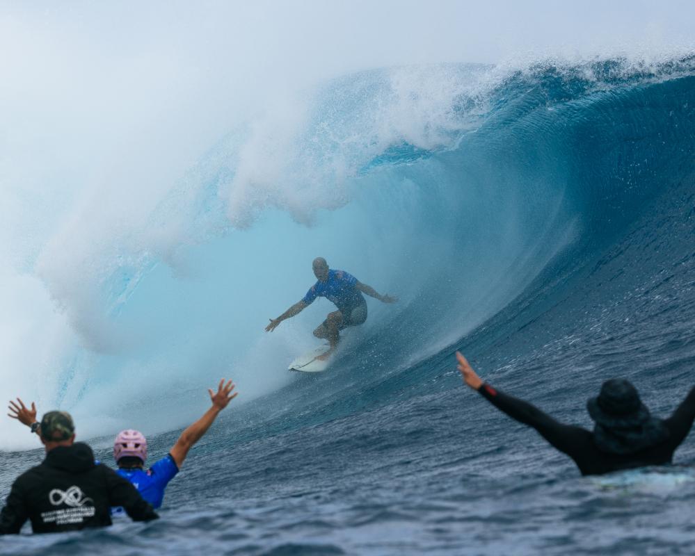 Kelly Slater at 54 Stuns Surfing World with Near-Perfect Tahiti Heat