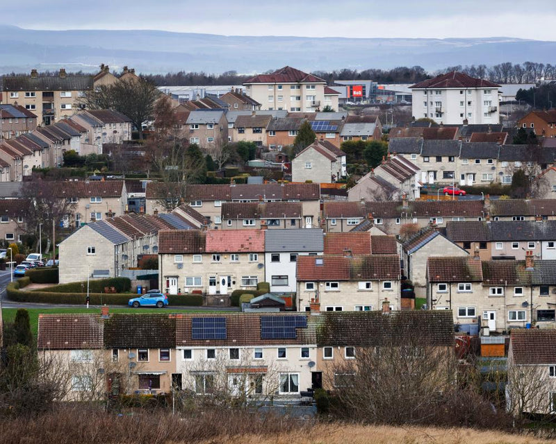 Heat Pumps and Insulation Beat Oilfields for UK Living Costs