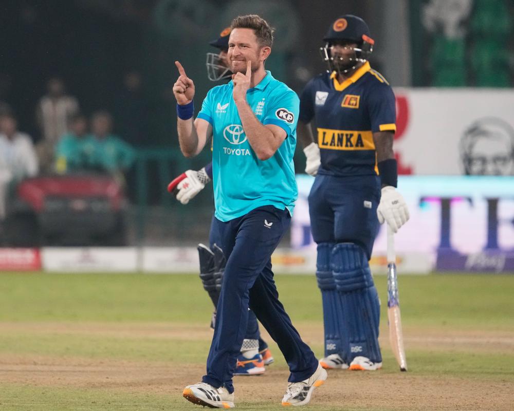 Duckett and Dawson Steer England to Victory Over Sri Lanka