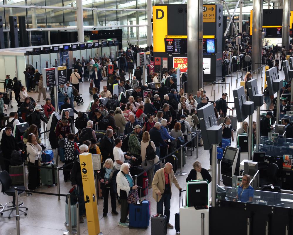 UK Air Traffic Control Software Error Causes Flight Chaos