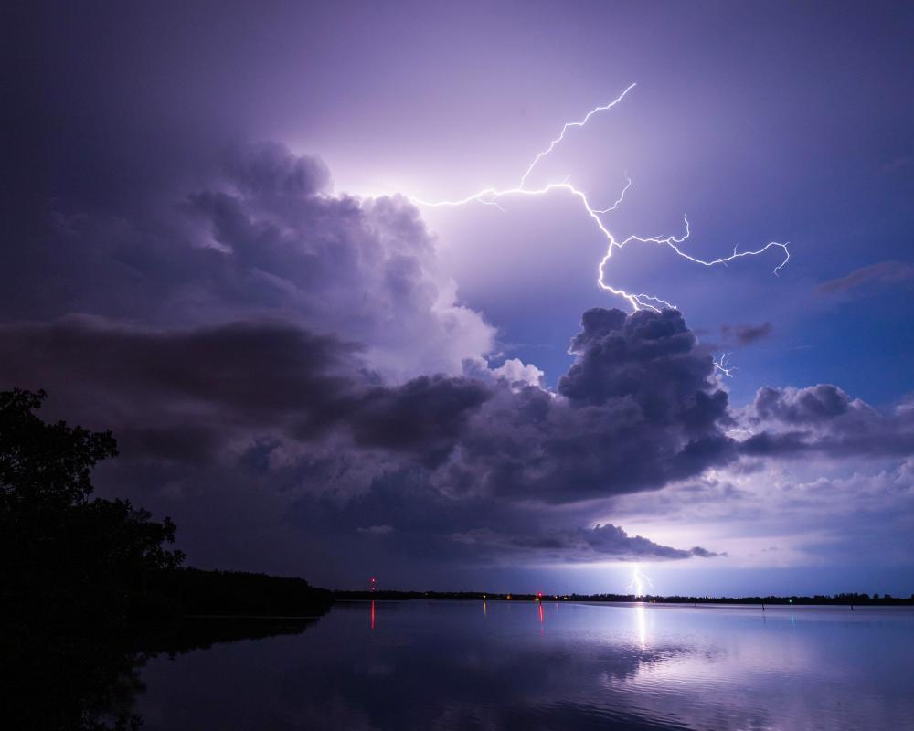 Lightning Strike Safety Tips for Families: Protect Your Loved Ones