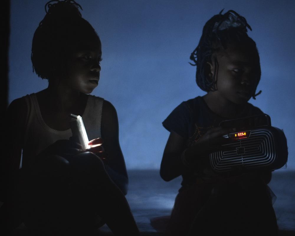 Rising Up at Night Review: Kinshasa's Community Spirit in Shadows