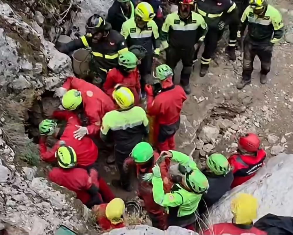 Cave Rescue in Sardinia: Man Trapped 26 Hours Survives Ordeal