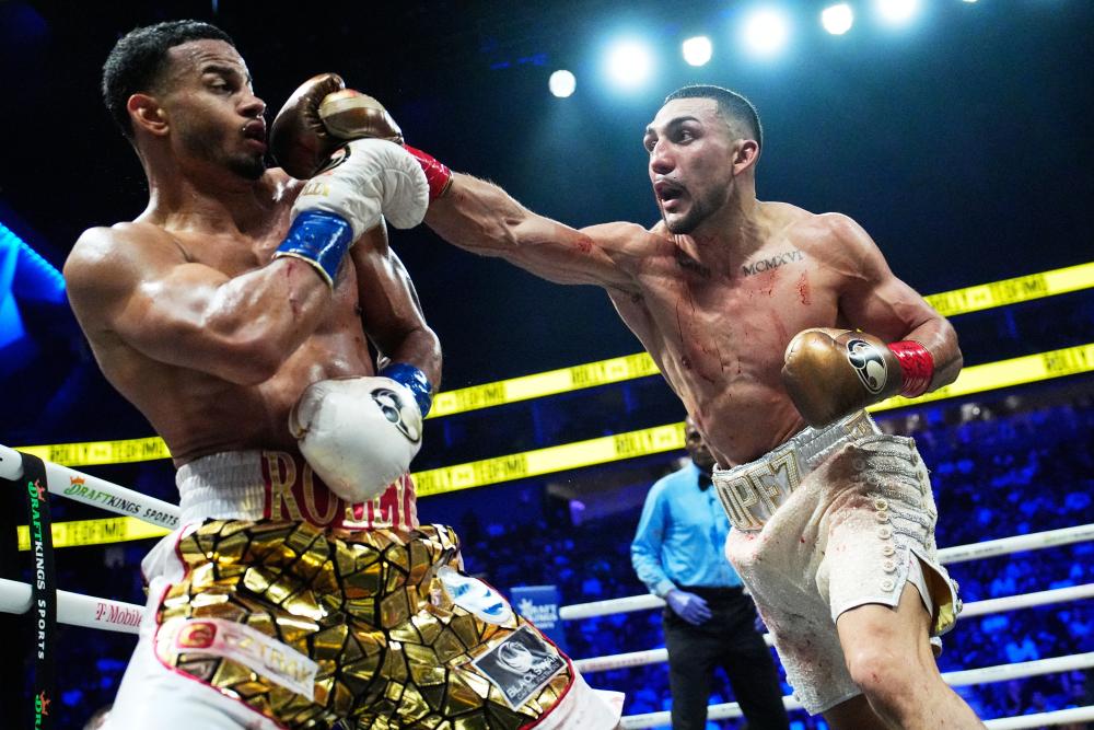 Teófimo López Outpoints Rolly Romero for Third Weight Class Title