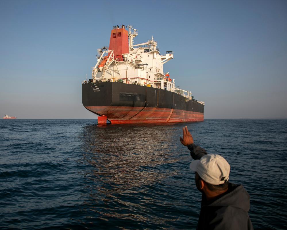 Oil Prices Surge as US-Iran Ceasefire Expires and Oman Threat Looms