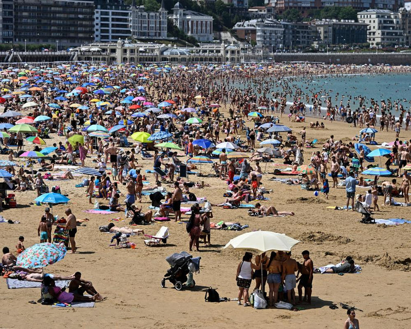 Extreme Heatwaves in Europe Fail to Change British Holiday Plans