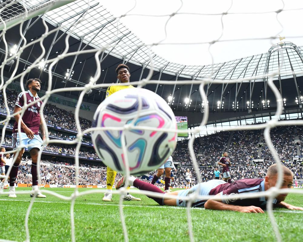 Premier League Chaos Returns with Long-Range Goals Galore