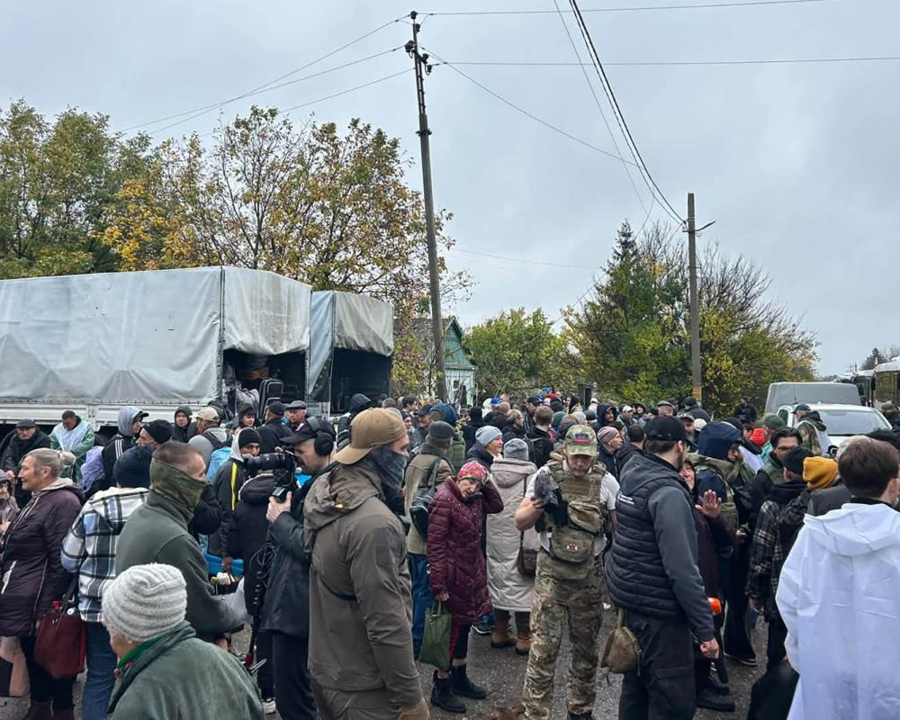 Oleshky Evacuation Begins as Besieged Ukrainians Flee Russian-Held