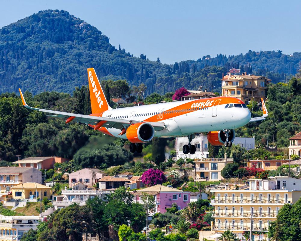 EasyJet Agrees to £5.7bn Apollo Takeover: Key Details