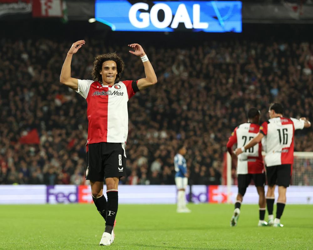 Gjivai Zechiël: Feyenoord's Rising Midfield Maestro