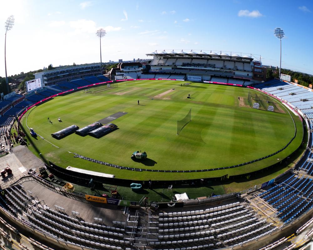 County Cricket Live: Nottinghamshire and Somerset Chase Warwickshire