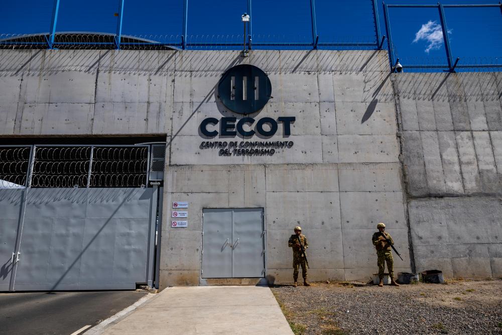 Venezuelan Men Sue Aviation Firms Over El Salvador Jail Transfer
