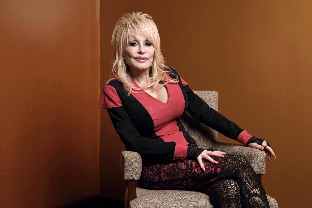 Dolly Parton Estate Lawsuit: Nephew Evades Service with Barbed Wire