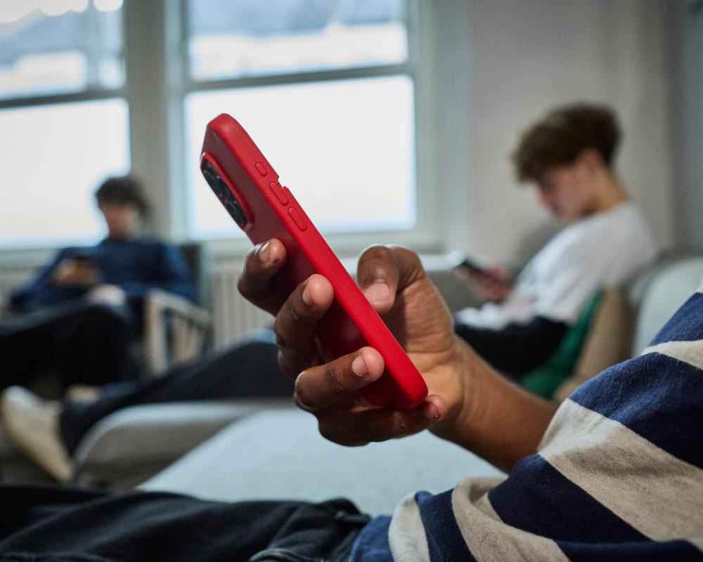 UK Child Online Harm Unchanged Despite Social Media Crackdown