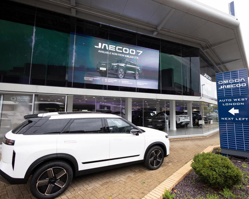 EU Caps Chinese Hybrid Vehicle Imports at 350,000 Annually