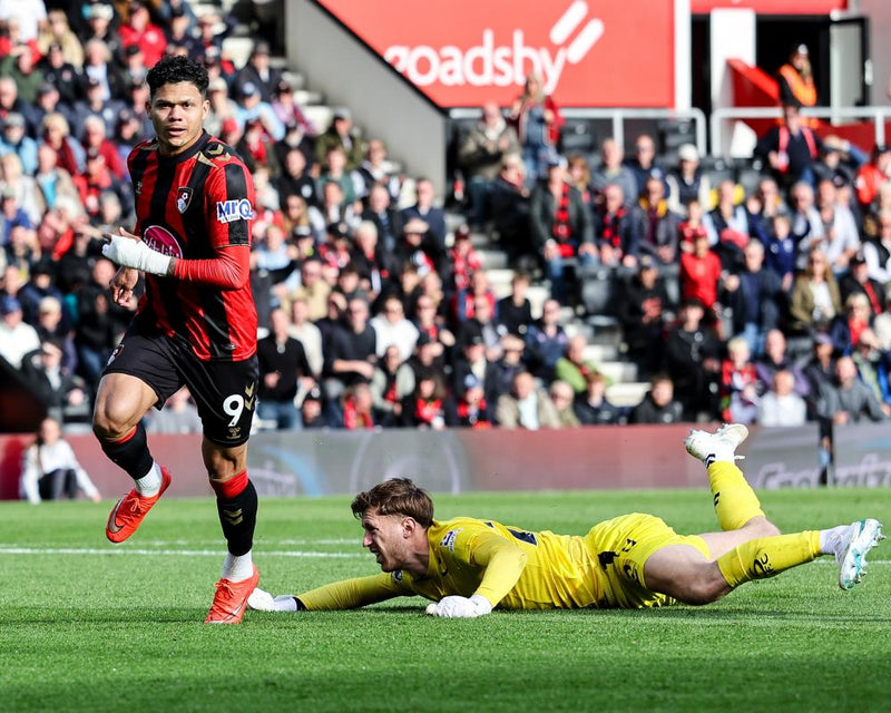 Evanilson's Hip Swivel Seals Bournemouth Win Over 10-Man Sunderland
