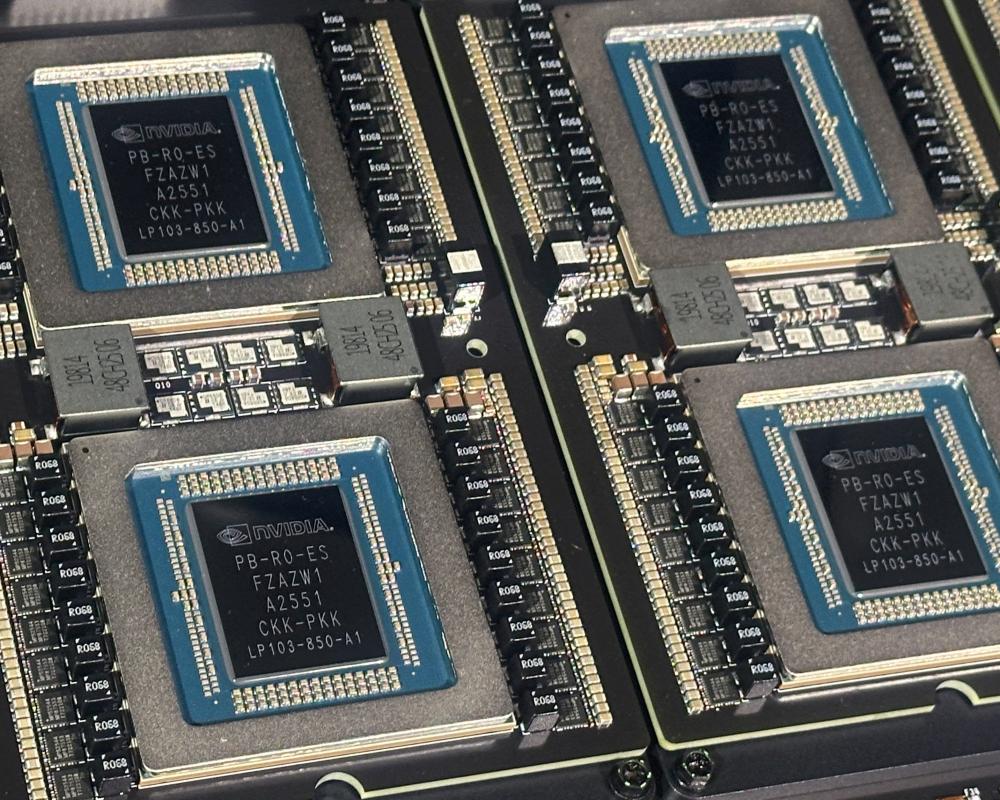 AI Sell-Off Deepens as Chip Stocks Slump in Market Retreat
