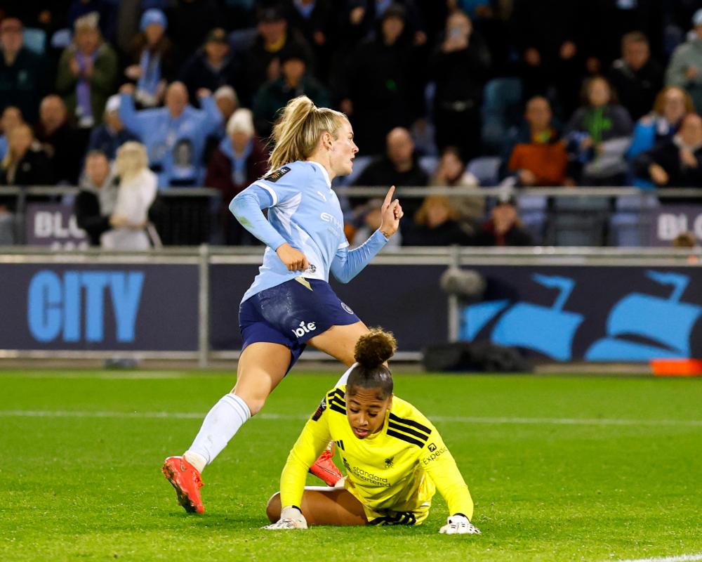 Women's Super League: Lauren Hemp Double Seals Manchester City Win