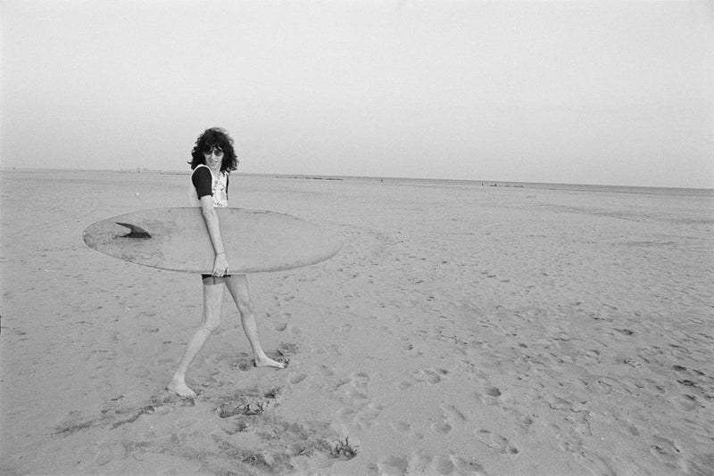 Joey Ramone Smiling at the Beach: Roberta Bayley's Iconic Photo