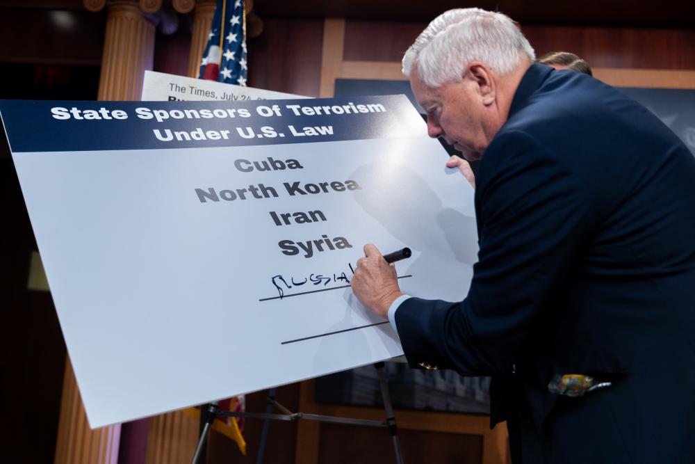 US Senate Passes Russia Sanctions Bill Honoring Lindsey Graham