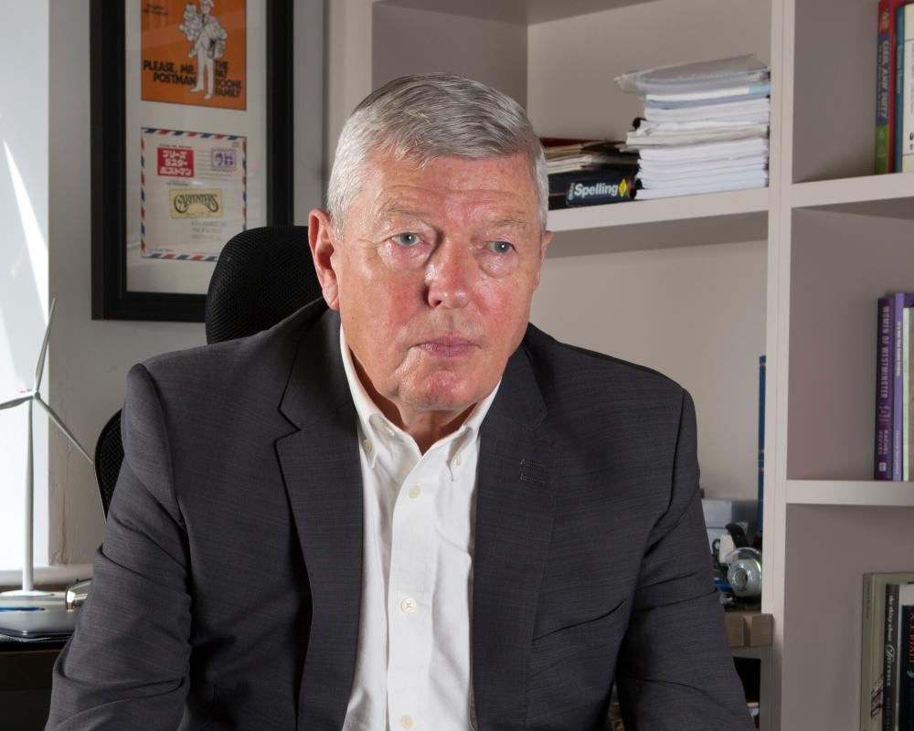 UK Paternity Leave: Alan Johnson Calls for Better Pay