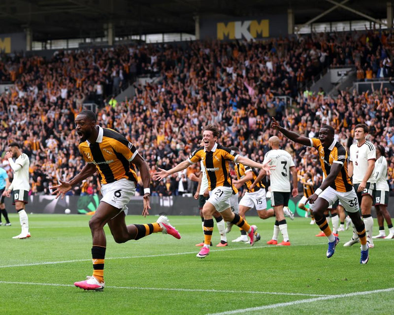 Ajayi Fires Hull to Dream Start Against Misfiring Man United