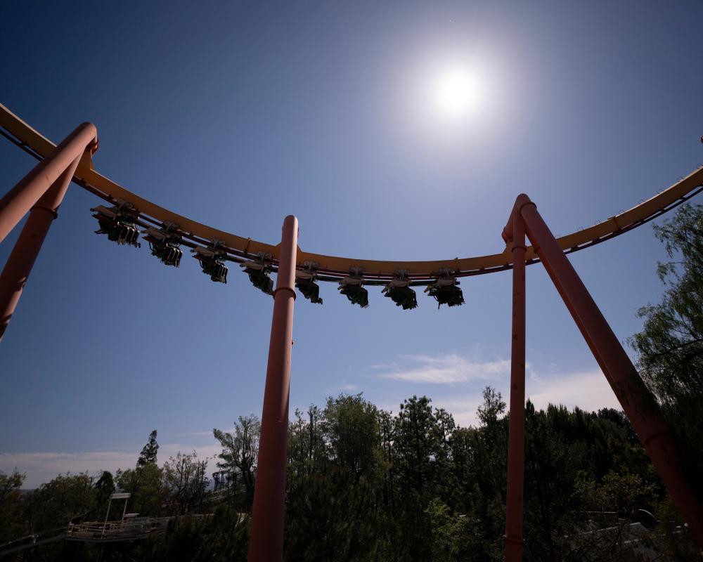 Six Flags Rollercoaster Tragedy: One Dead and Multiple Injured – Grand ...