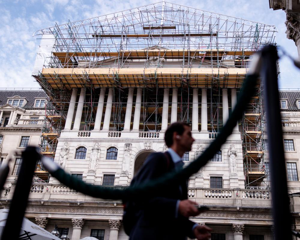 UK Economic Growth Slows as Iran War Drives Energy Prices