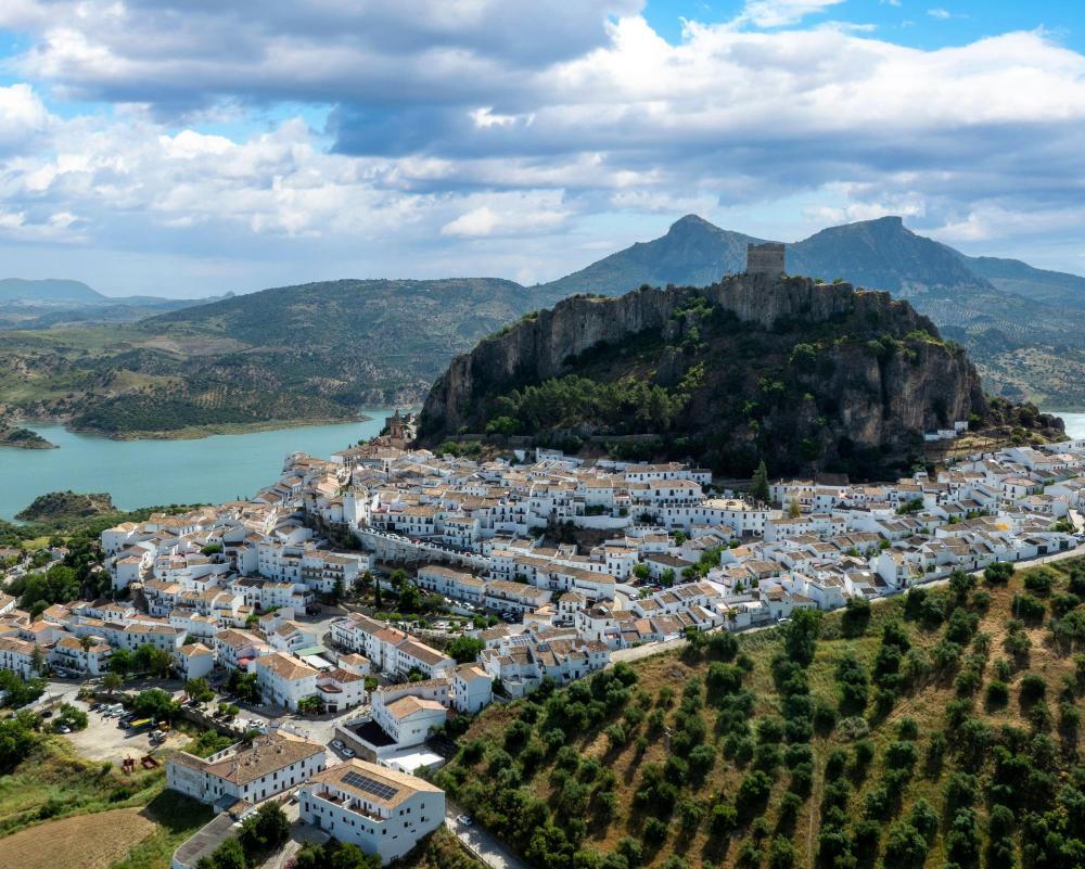 Walking Tour of Andalucía's Historic White Villages