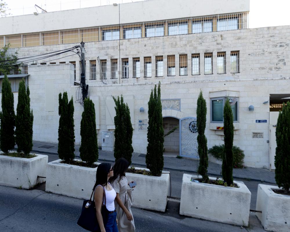 UK Consulate Closure in East Jerusalem Leaves Palestinians Bearing