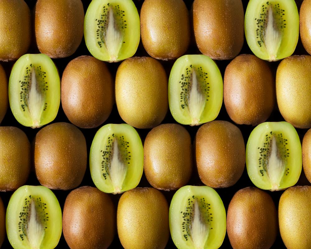 Eating Kiwifruit Skin: Health Benefits for Seniors Explained