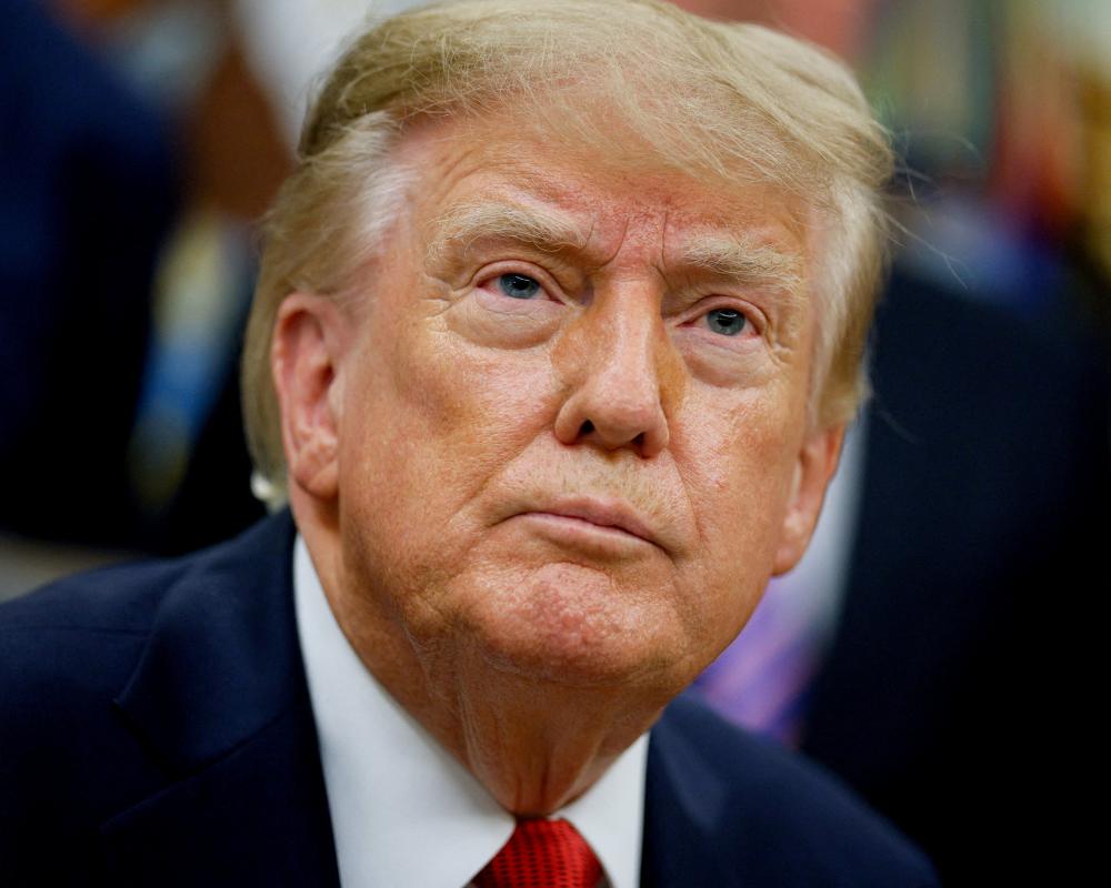 Trump Distances from Advisers in Pro-Russia Balkans Controversy