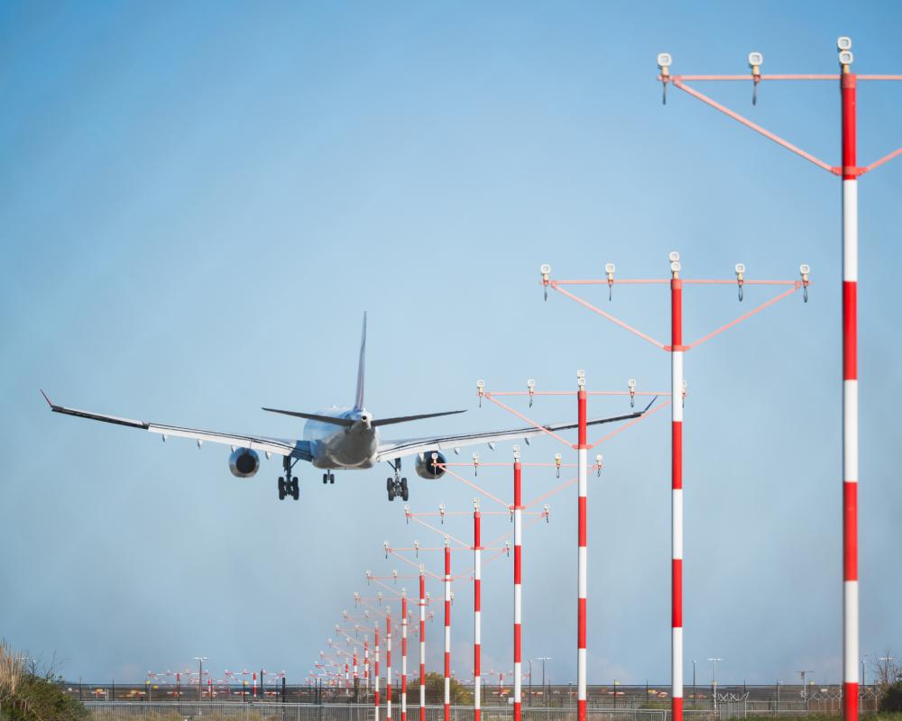 Sydney Air Traffic Controllers Warn of Collision Risk in Airspace