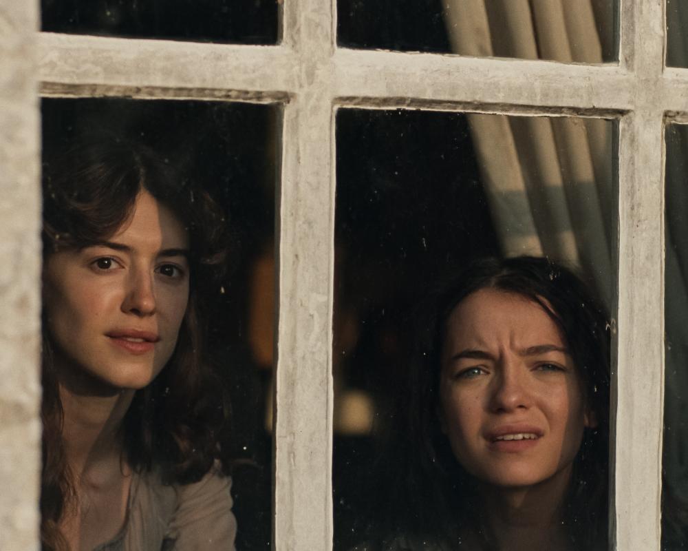 Sense and Sensibility Review: Daisy Edgar-Jones Leads Austen Do-Over
