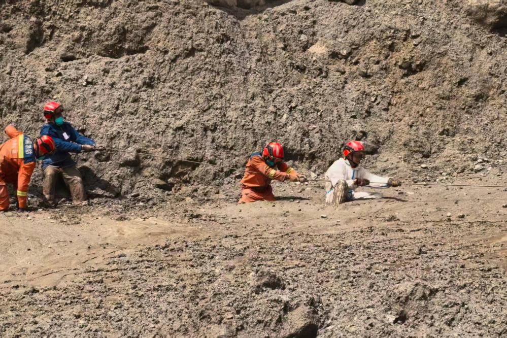 Nepal Floods: 33 Australians Missing Near China Border