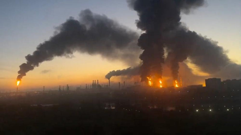 Ukraine Strikes Russian Oil Refineries Defying Trump Fuel Warnings