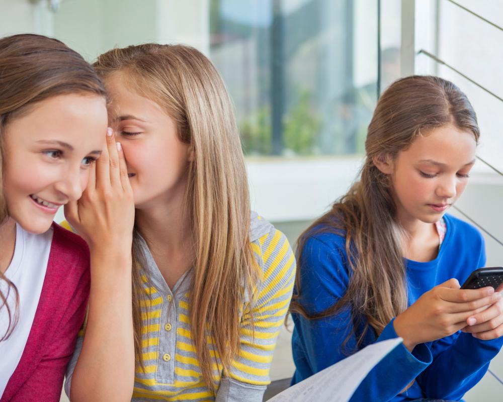 Parents Limit Kids' Social Media and AI Use Amid Safety Concerns