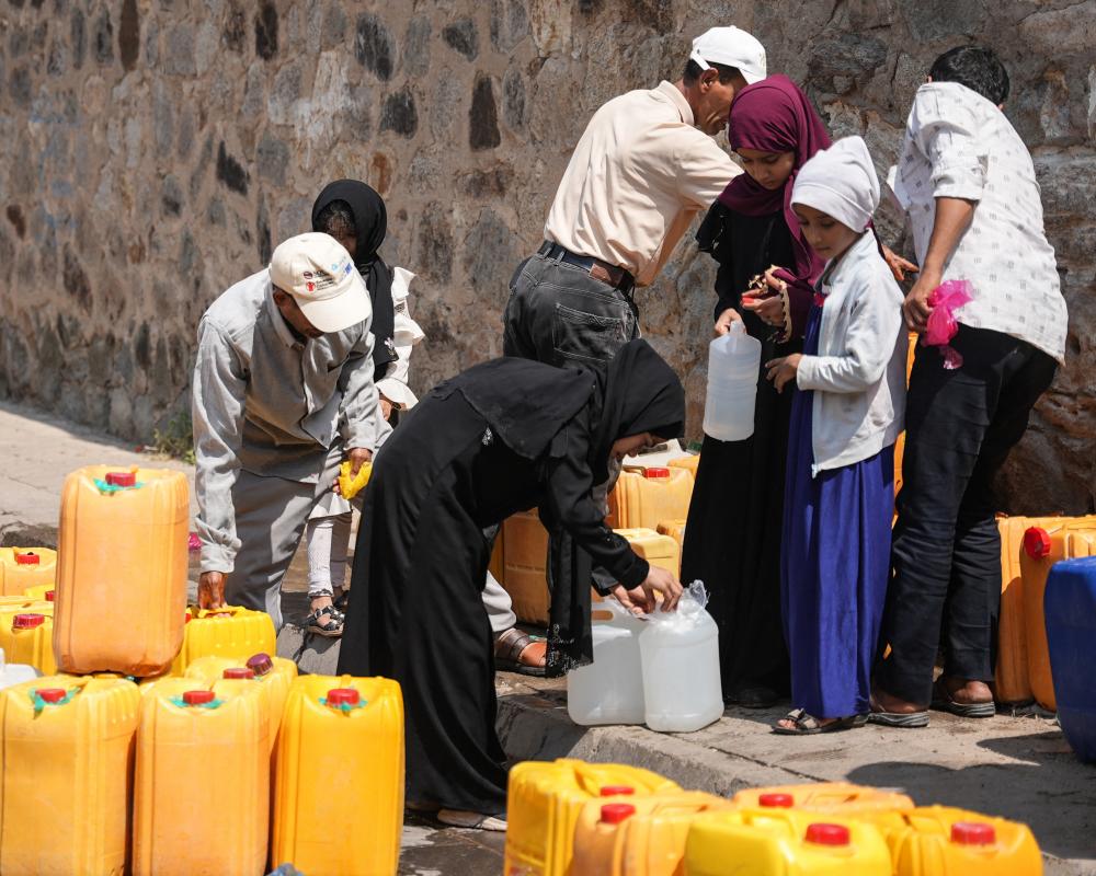 Houthi Siege Sends Taiz Back to Stone Age, Governor Warns