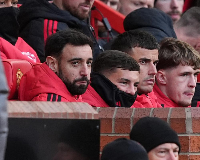Fernandes Gamble Leaves Carrick to Carry the Can for United's Failures