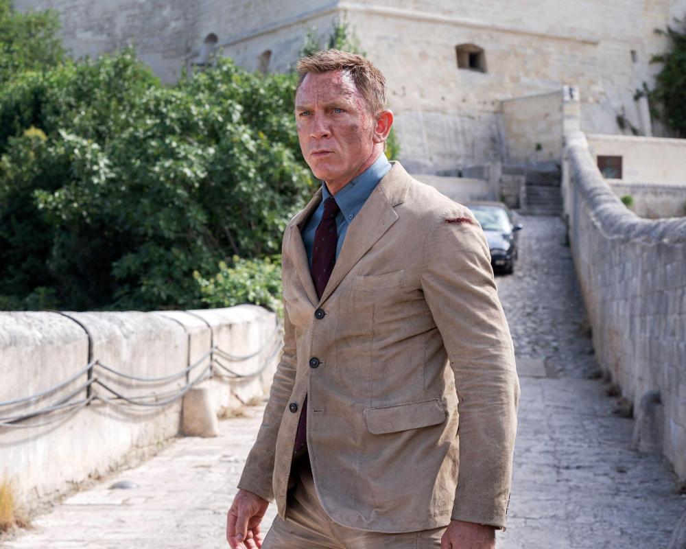 James Bond Finalists Screen-Test This Week for 007 Role