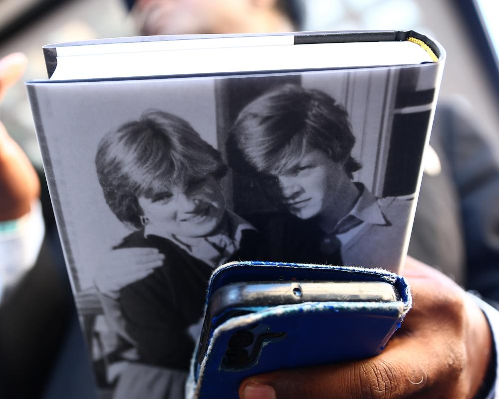 Charles Spencer Memoir: Diana, My Sister Book Review