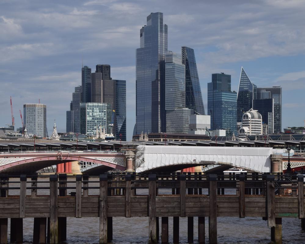 UK 2027 Growth Forecast Slashed Despite Healey's Budget Measures