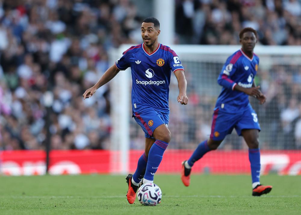Manchester United Midfield Crisis: Fans Voice Frustration