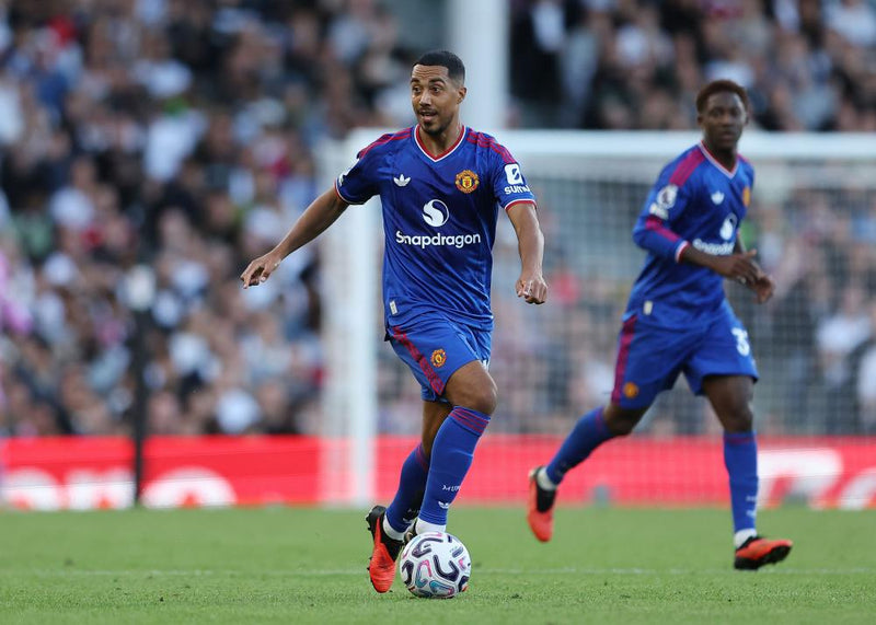 Manchester United Midfield Crisis: Fans Voice Frustration