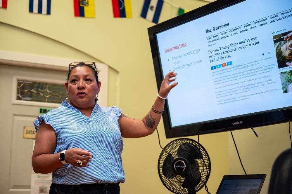 How Immigrant News Outlets Use WhatsApp to Reach Millions