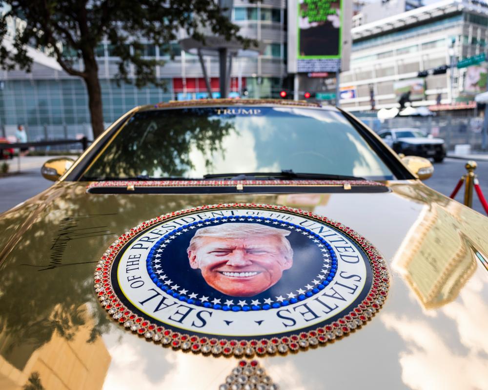 Trump Center Stage at RNC: Midterm Gamble and White House Gifts