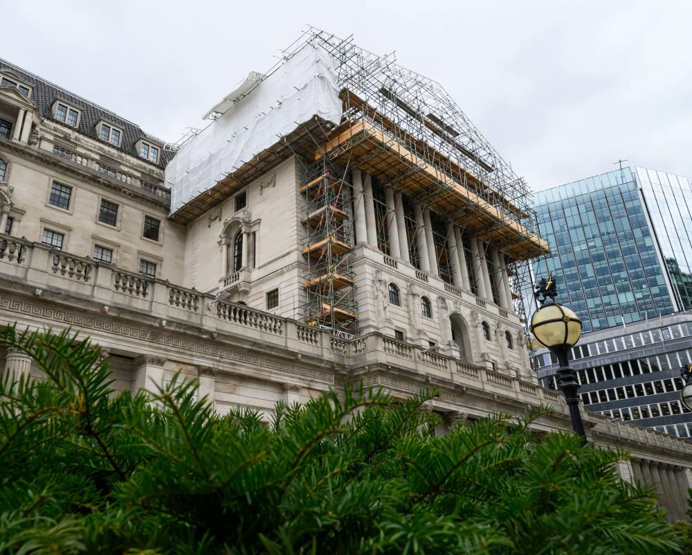 Bank of England Urged to Halt Bond Sales to Cut UK Borrowing Costs