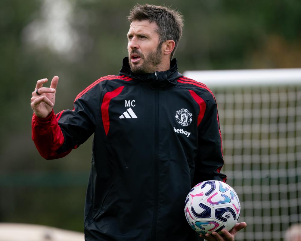 Carrick Keeps Fernandes as Captain, Says No Assurances Needed