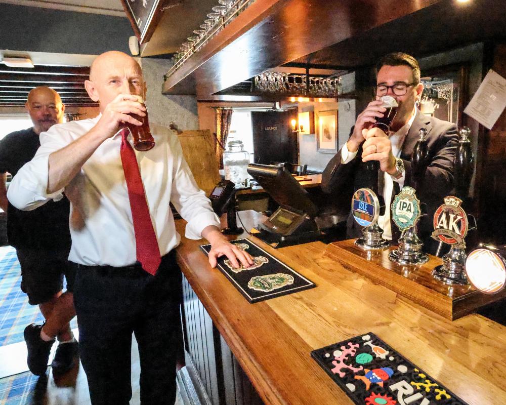 UK Pubs: No 10 Blocks Council Limits on Standing Drinking